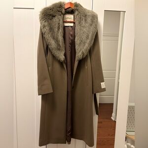 Wilfred Wool Coat with Faux Fur Collar